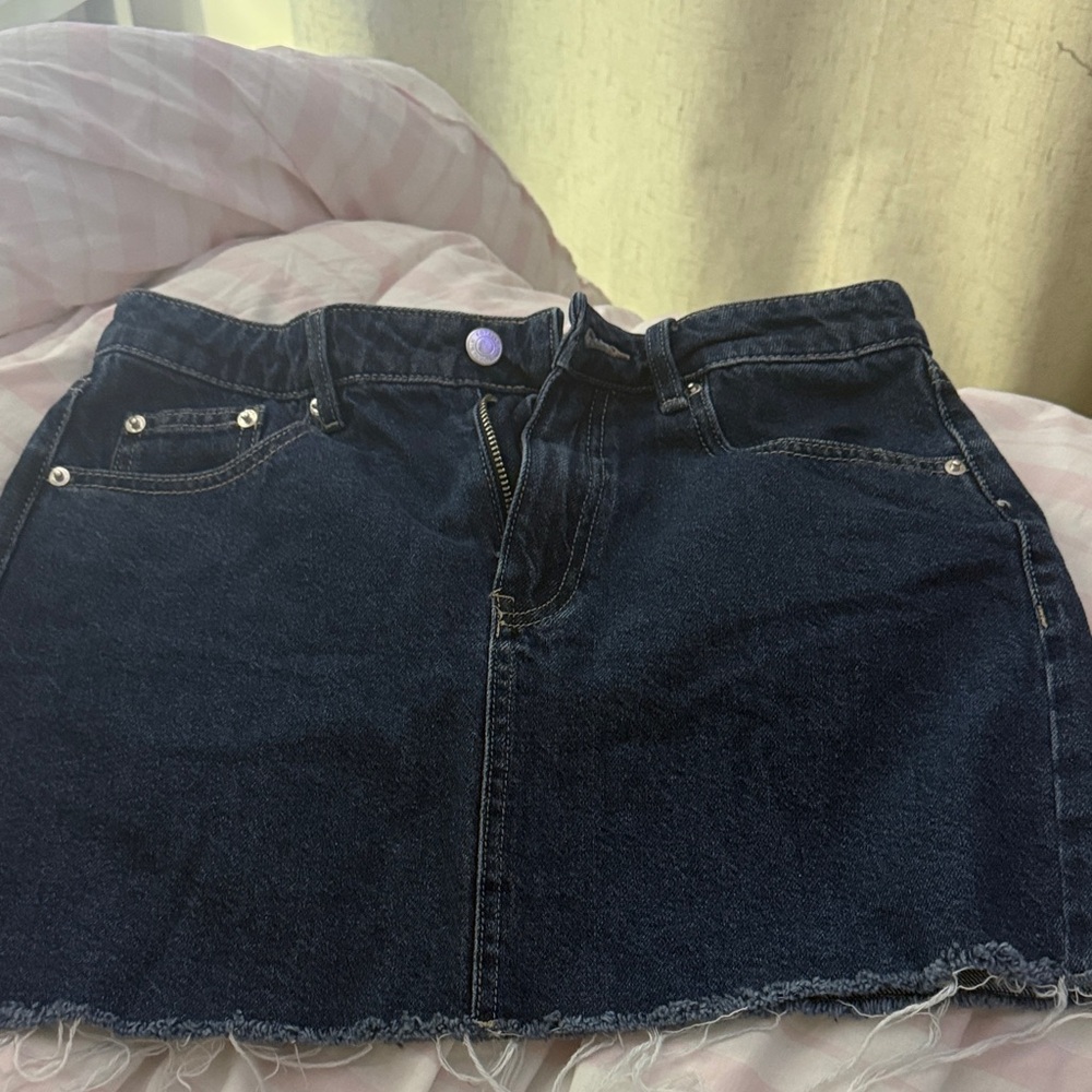 Chic Frayed Hem Denim Mini Skirt